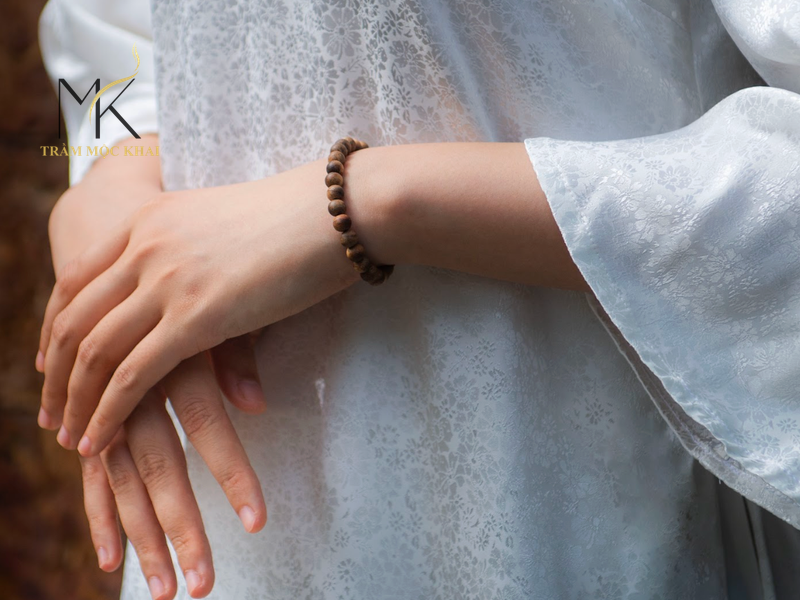 Vòng trầm hương tự nhiên mang lại may mắn